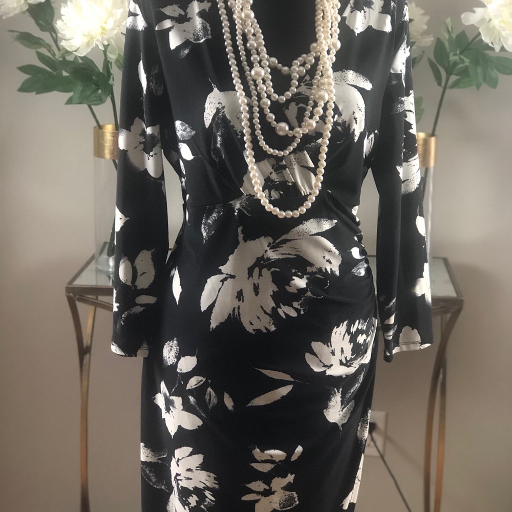 Beautiful Fitted Black& White Dress